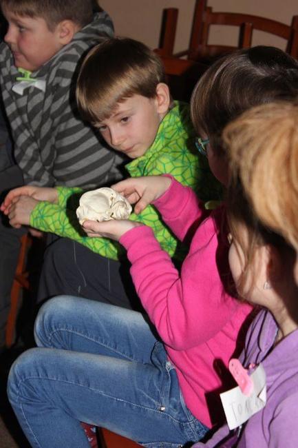 Děti se na chvíli staly dobrodruhy a prozkoumaly zimní Broumovsko skrytou kamerou