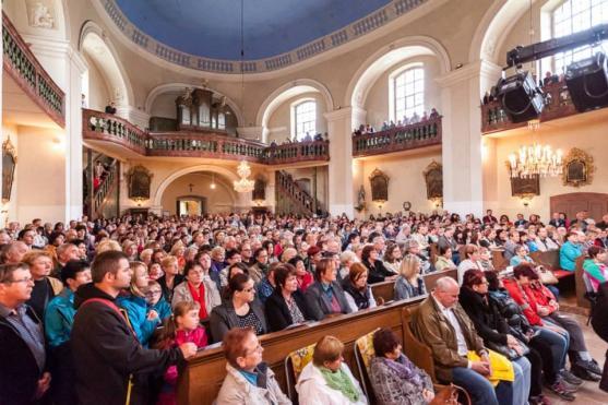 Festival Za poklady Broumovska zahájil koncertem Dagmar Peckové a Štefana Margity 
