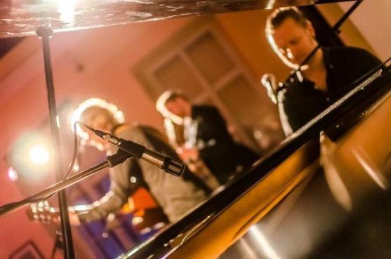 Broumovským klášterem zněla severská hudba islandských Árstíðir 