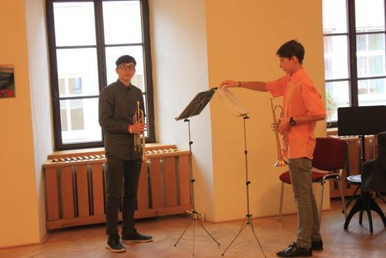 Vernisáž na Staré radnici zahájila výstavu Mezinárodní umělecký plenér výtvarníků