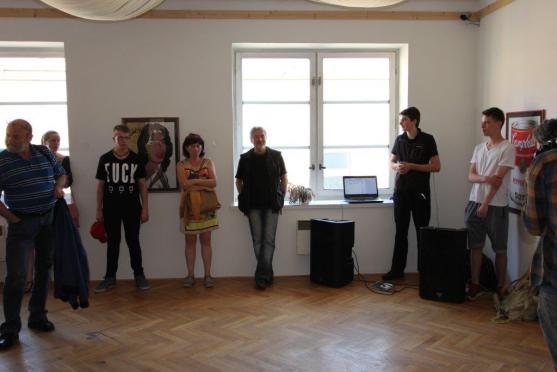 Police nad Metují zve na unikátní výstavu sítotisků Andyho Warhola