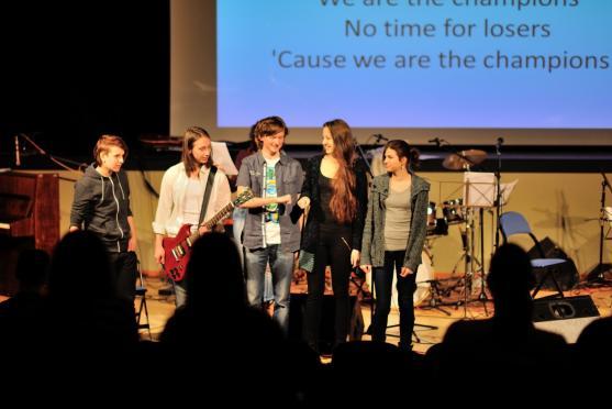 Studenti Gymnázia Broumov hráli pro žáky základních škol 