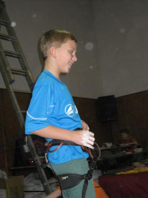 Členové broumovského horolezeckého kroužku poprvé startovali na lezeckých závodech