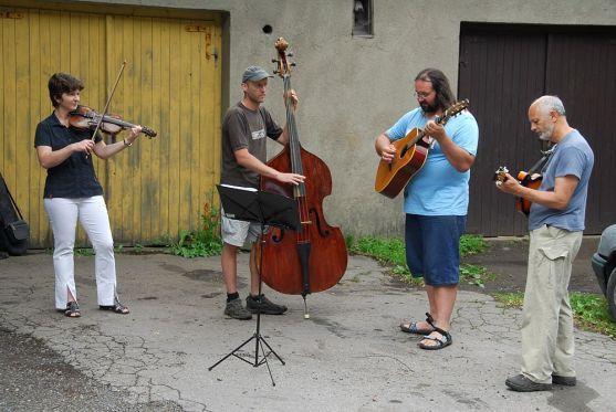 Přes třicet recesistů se zúčastnilo Běhu z Police do Police