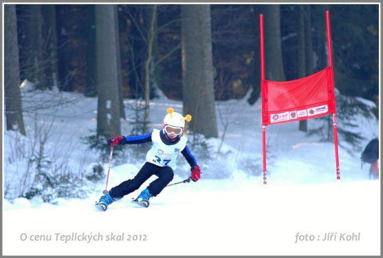 Závod v obřím slalomu žactva se v Teplicích nad Metují jel za osmnáctistupňového mrazu