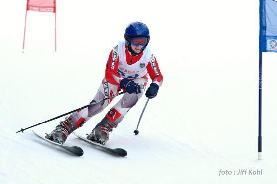 V Teplicích nad Metují startovalo ve veřejném závodě v obřím slalomu 55 mladých lyžařů