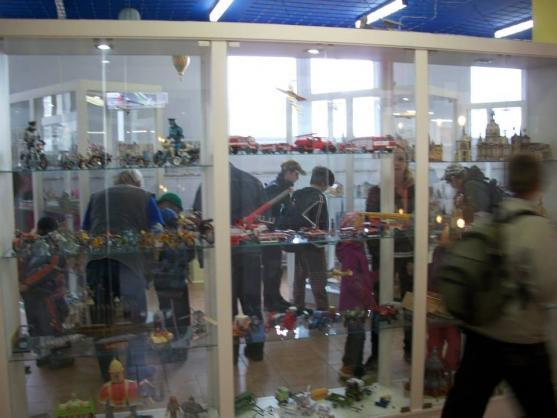 V Muzeu papírových modelů se svýmy výrobky soutěžili skauti