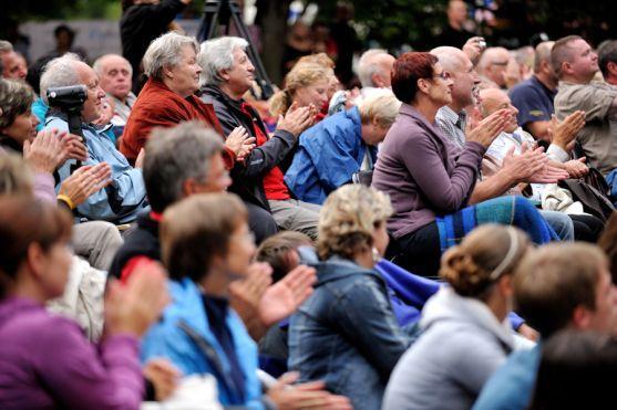 Hradeckou filharmonii poslouchalo ve skalách 1300 diváků 