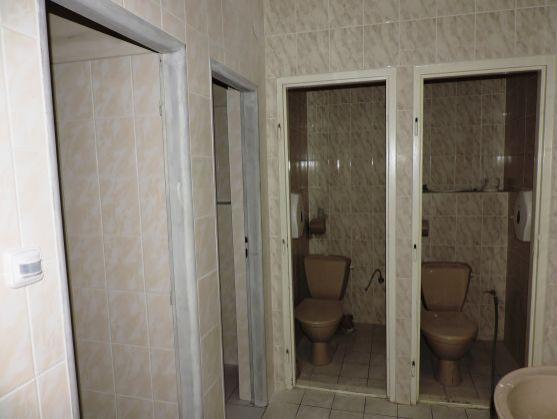 V Polici nad Metují zahájili rekonstrukci Kolárova divadla i Pellyho domů 