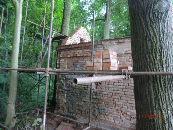 V Šonově u Broumova opravili kapličku. Koncem srpna dokončí Dům pro seniory 