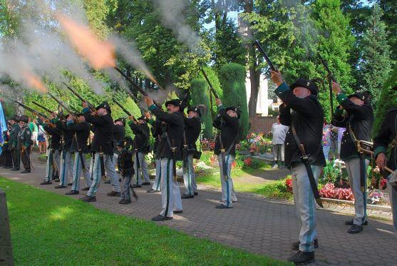 Oslavy polických ostrostřelců na fotografiích Štěpána Horáka