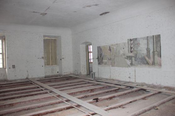 Pět měsíců stavebních prací v broumovském klášteře a jeho zahradě 