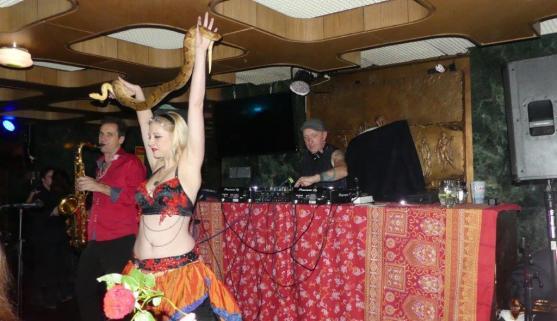 Blízko… (nejen Národnímu divadlu)