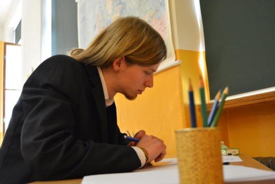 Oktáva úspěšně odmaturovala. Závěrečné slovo třídního učitele 