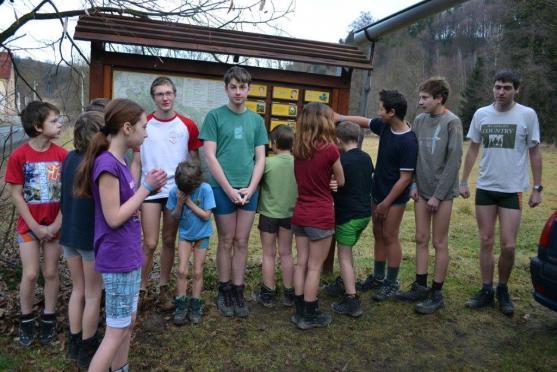 Dřevoda, housle, sauna. To byl jarní tábor Lotrů