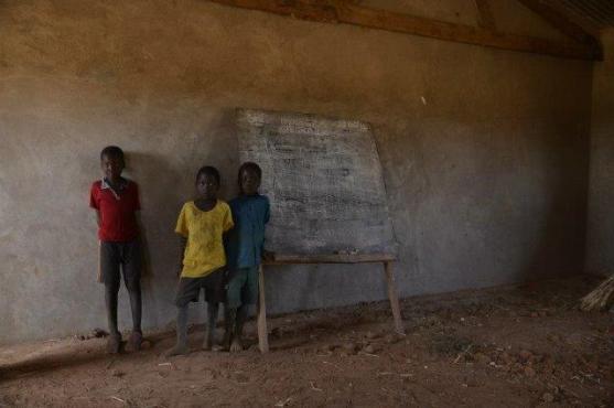 S lékařem Rastislavem Maďarem o humanitní misi do Malawi nad fotografiemi Jiřiny Mužíkové 