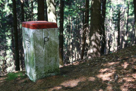 Třípanský kámen a hraniční kameny broumovského kláštera 