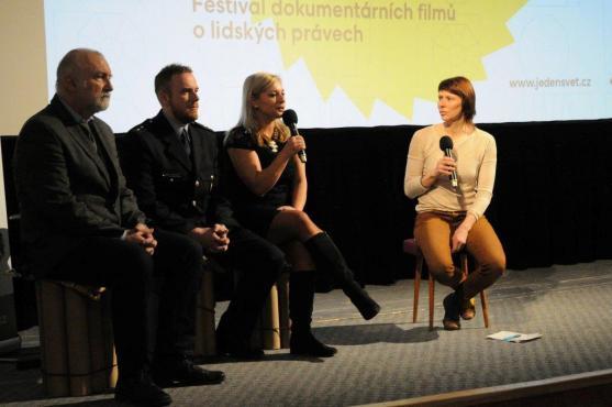 Pořadatelé festivalu Jeden svět ocenili dobrovolnickou pomoc studentů Gymnázia Broumov 