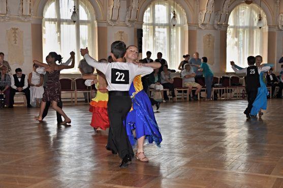 Taneční klub Broumov stihl jeden den dvě soutěže ve dvou městech 