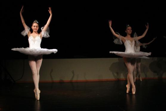 Koncert tanečního oboru ZUŠ Broumov oslavil 15 let práce učitelky a choreografky Heleny Ogriščenkové 