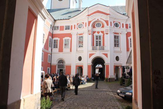 Veřejná ochutnávka vín Vinum et Cetera zahájila turistickou sezónu na Broumovsku 