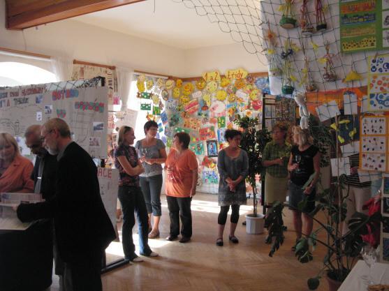 Vernisáží byla zahájena výstava Základní školy Hradební v Broumově 