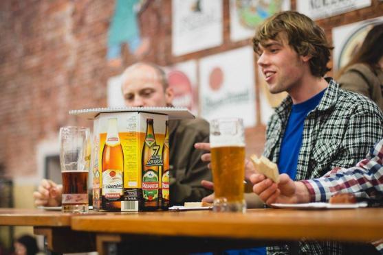 Na slavnostech piva a klobás v Centru Walzel natáčela polská Telewizja Wałbrzych