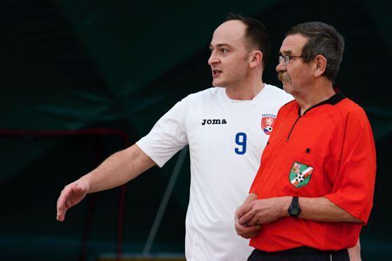 Tým starostů po penaltovém rozstřelu své loňské vítězství v teplickém turnaji neobhájil