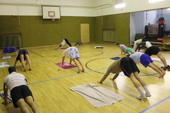 Broumovští fotbalisté se připravují na záchranu v krajském přeboru. Cvičí i jógu