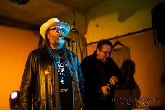 S americkým kytaristou Gary Lucasem si zahrál i broumovský Jirka Rambousek