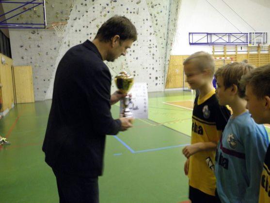 Mladší žáci Slovanu Broumov zvítězili na fotbalovém halovém turnaji v Hořicích