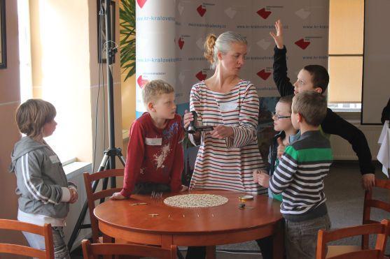 Filmaři během natáčení svačí a chodí na WC