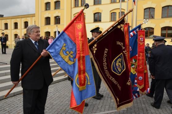 Polická Věra Kašíková převzala pamětní plaketu pro významnou osobnost