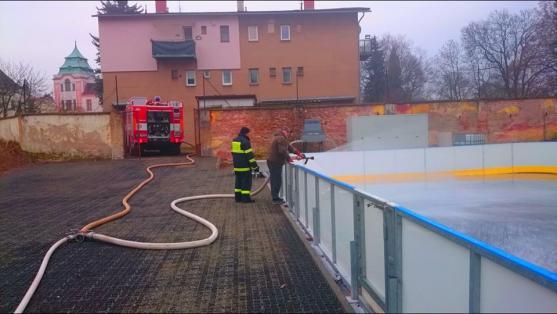Dnes bude zahájen zkušební provoz kluziště v Broumově