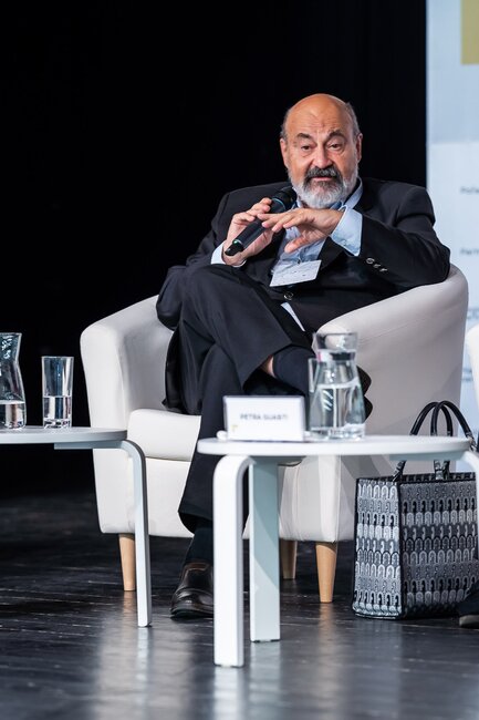 Obrazem: Broumovské diskuse hostily významné osobnosti