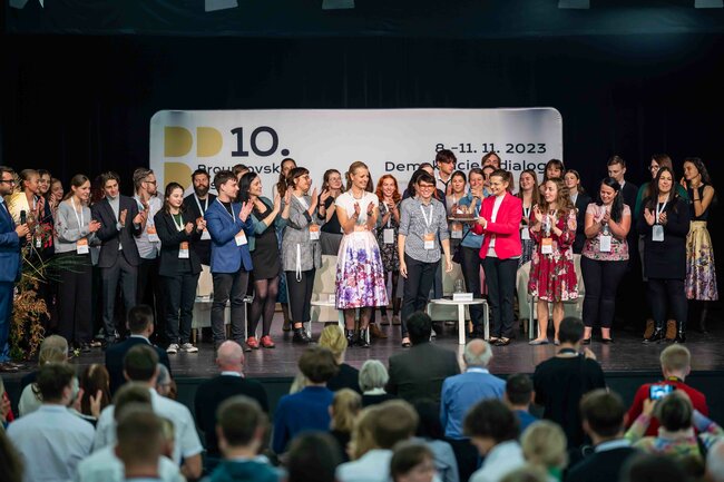 Obrazem: Broumovské diskuse hostily významné osobnosti