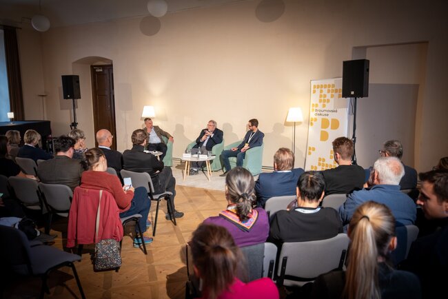 Obrazem: Broumovské diskuse hostily významné osobnosti