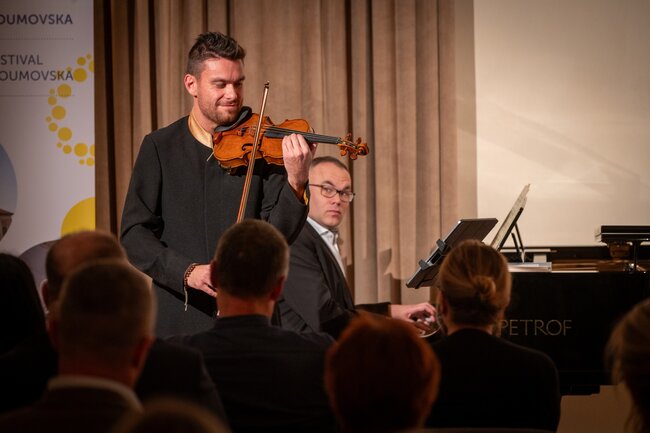 Obrazem: Broumovské diskuse hostily významné osobnosti