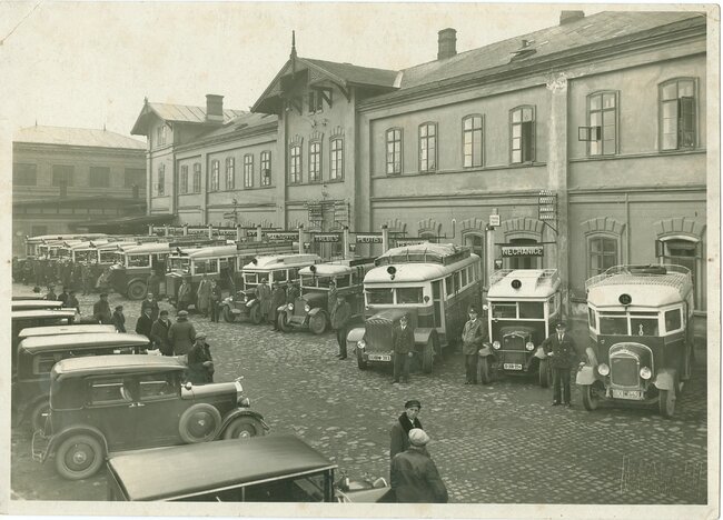 Autobusy v Muzeu papírových modelů