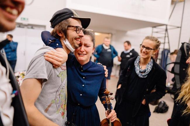 Benefiční online koncert Police Symphony Orchestra z broumovského kláštera vynesl přes půl milionu korun na podporu místní kultury