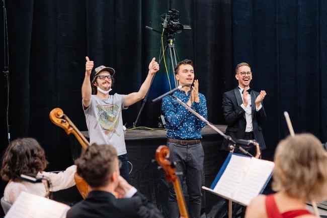 Benefiční online koncert Police Symphony Orchestra z broumovského kláštera vynesl přes půl milionu korun na podporu místní kultury