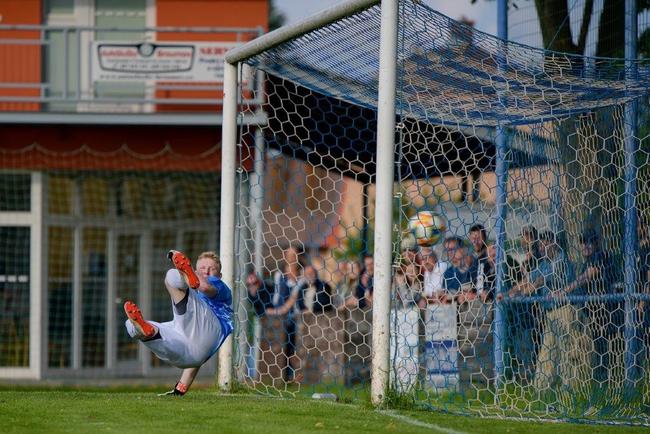 Po fotbalové přestřelce jde do odvety s náskokem dvou branek polický tým 