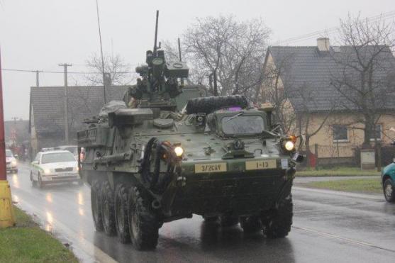 Američané do Náchoda pospíchali. Podél silnic je vítaly davy lidí