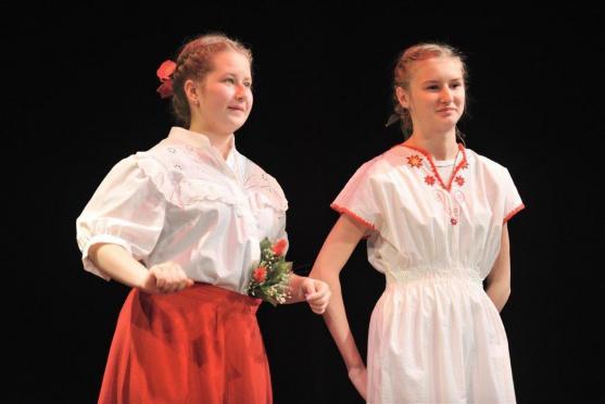 Literárně dramatický obor ZUŠ Broumov potěšil diváky svojí divadelní pohádkou O Moreně