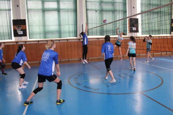 V březnu broumovští volejbalisté hráli tři turnaje