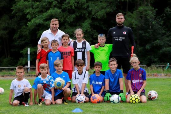 Na fotbalovou školičku přijel legendární sparťan a bývalý reprezentant Horst Siegl 