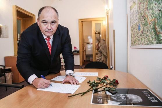 Hold Karlu Gottovi vzdaly také finalistky soutěže Batist Nej sestřička