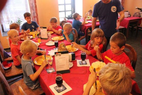 Příměstské tábory projektu Bavíme se sportem jsou zaměřené na všestranný pohyb 