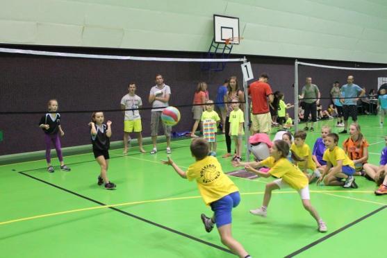 Na turnaji barevného volejbalu se dařilo broumovským týmům