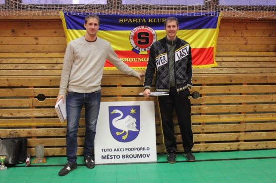 Nohejbalový turnaj Spartaklubu Broumov se hrál v hale už podruhé. Putovní pohár zamířil opět do Police nad Metují